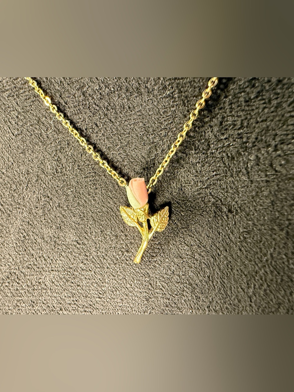 Vintage 90s Signed 1928 Dainty Gold Tone Porcelain Pink Rose Pendant Necklace